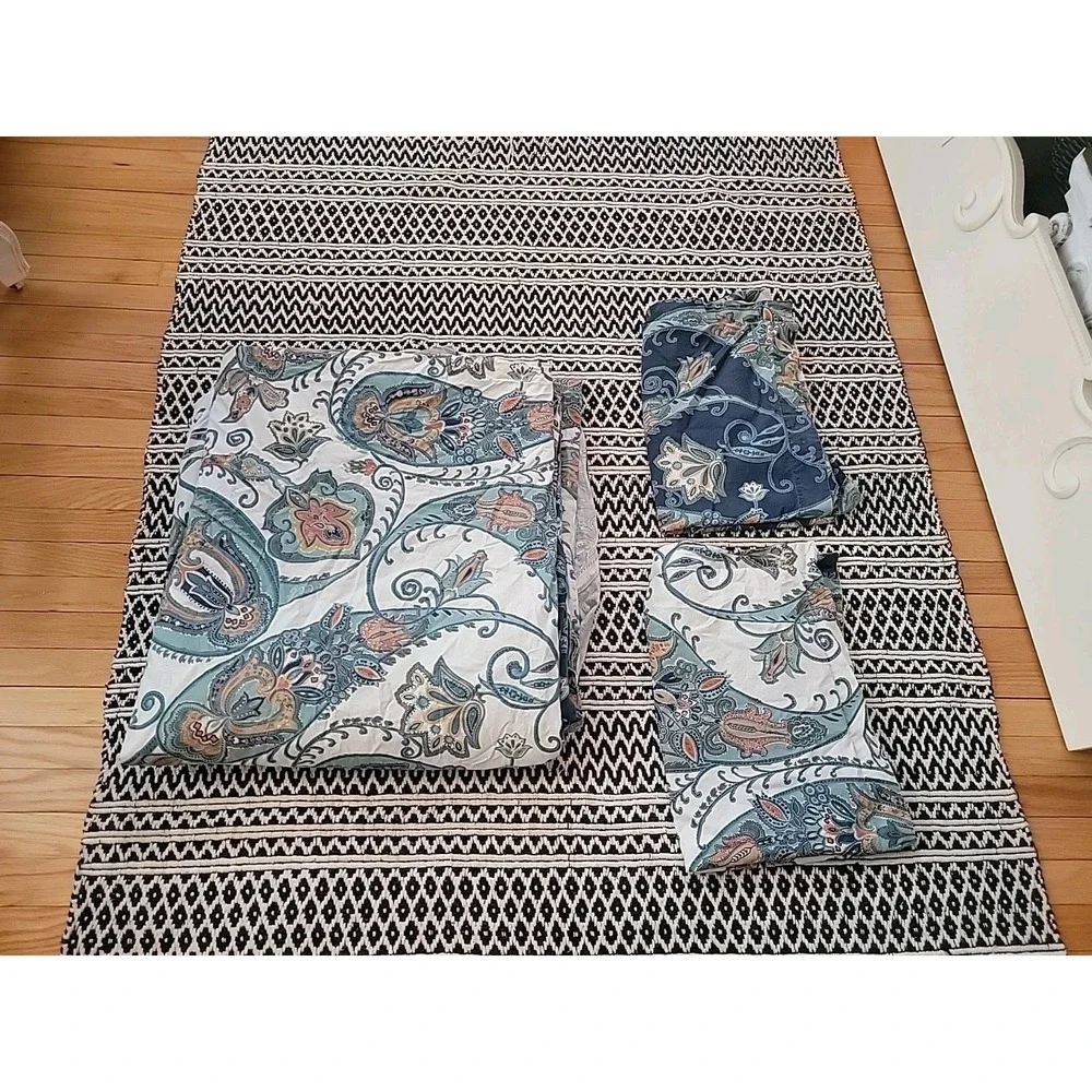 Pottery Barn LEAH PAISLEY Reversible King  Duvet & 2 King Shams